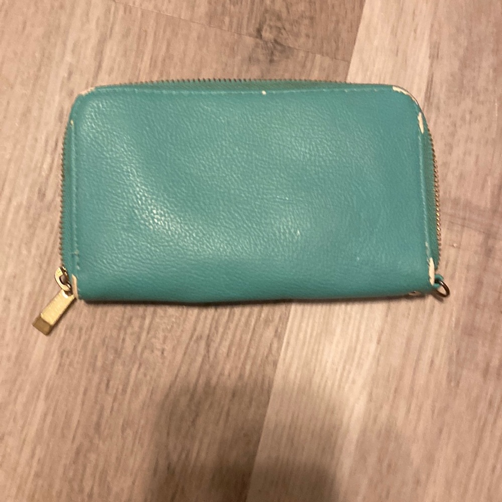 Selling a vintage, teal wallet